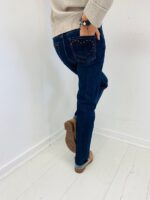 Jean Coupe Droite avec Détails cœur – Image 2