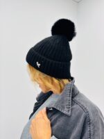 Bonnet en Maille avec pompon – Image 3