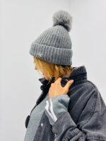 Bonnet en Maille avec pompon – Image 4