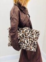 Sac Cabas en fausse fourrure imprimé léopard – Image 3