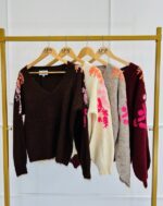 Pull Col V brodé – Image 2