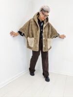 Cape en fausse fourrure