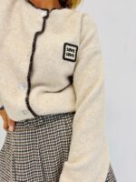 Gilet Doux en viscose & laine – Détail patch "LOVE" – Image 4