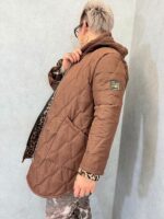 Parka matelassée à capuche réversible imprimé léopard – Image 7