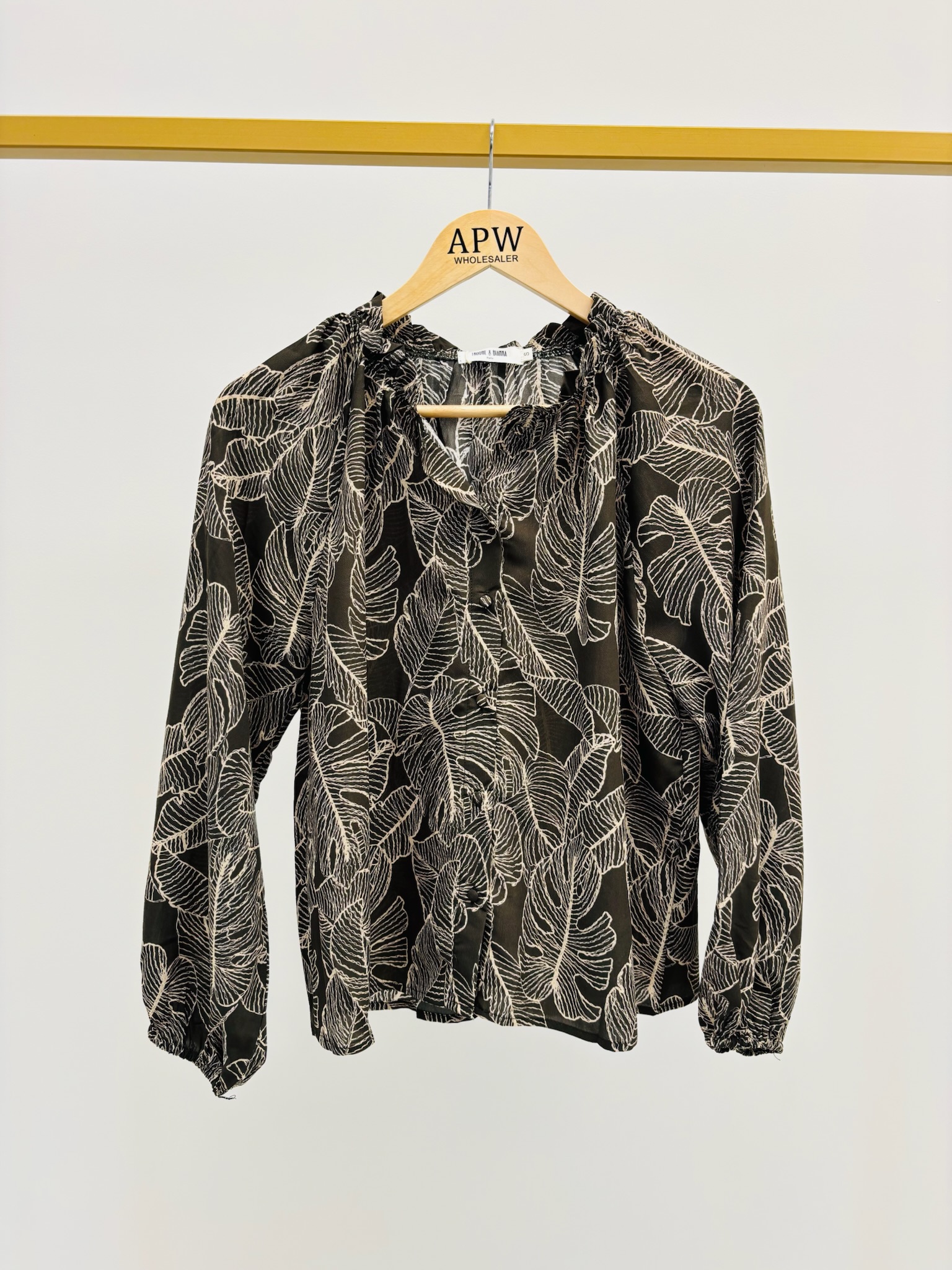 2943005D-450B-47F3-81F3-A2E89CF0CA4A Blouse Imprimée feuillage – Élégance fluide et naturelle – Image 2