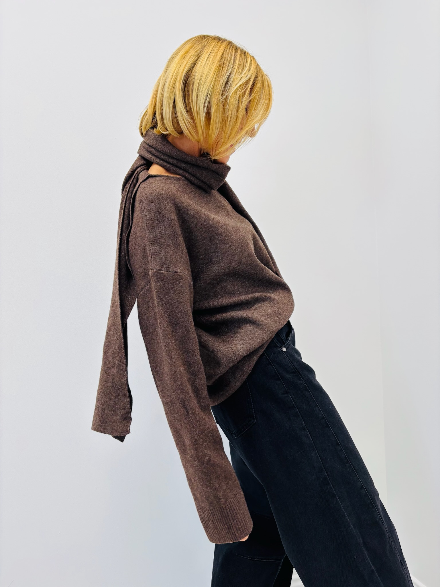 2DE95E70-A677-4AF5-9064-1A255F64A97B Pull Doux avec écharpe intégrée – Esprit cocoon chic – Image 3