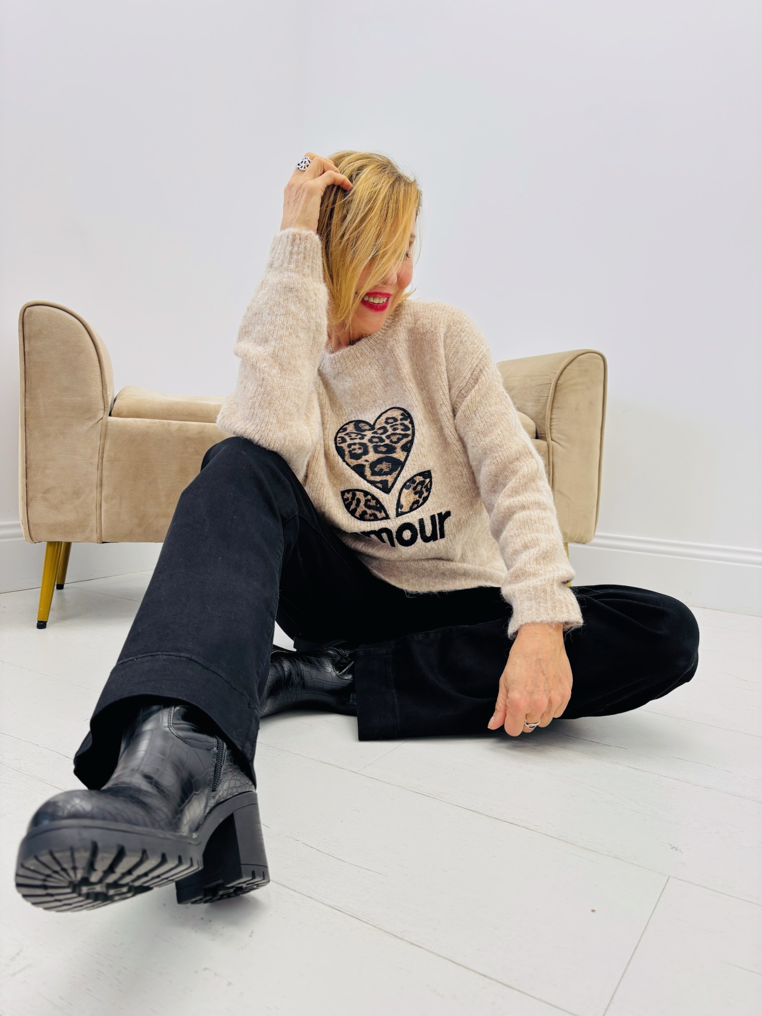 2EB5B302-DDBB-49FF-B099-A4AE8AC20685 Pull Doux “Amour” – Touche sauvage et romantique – Image 4