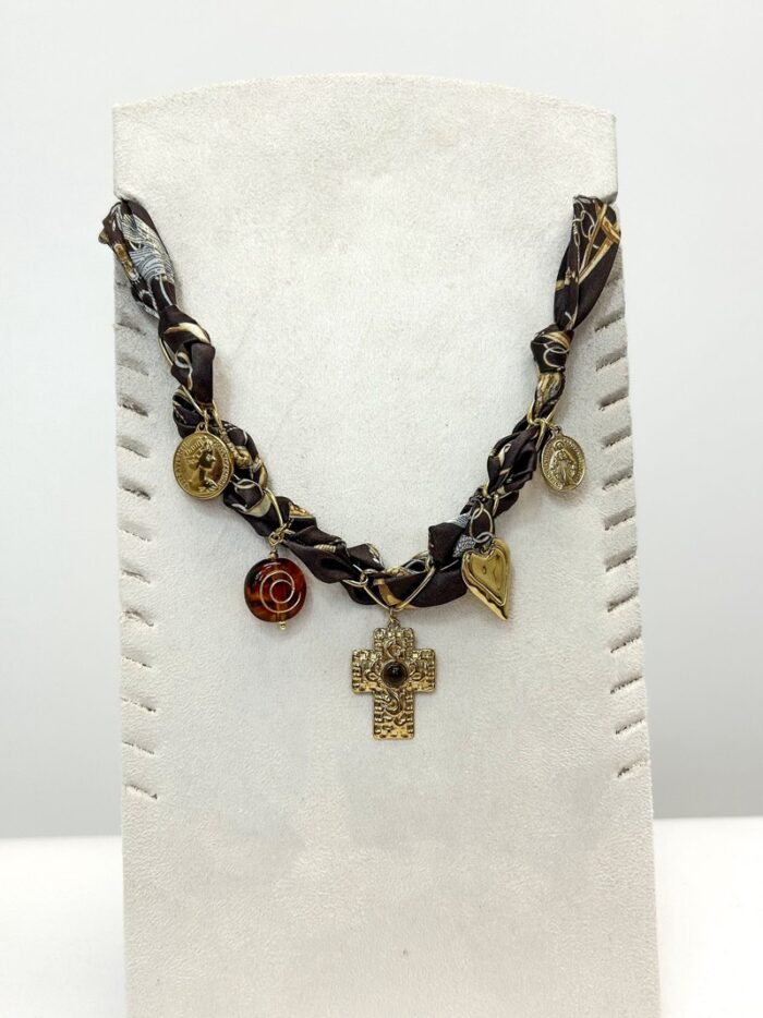 Collier Fantaisie à pendentifs dorés – Image 1