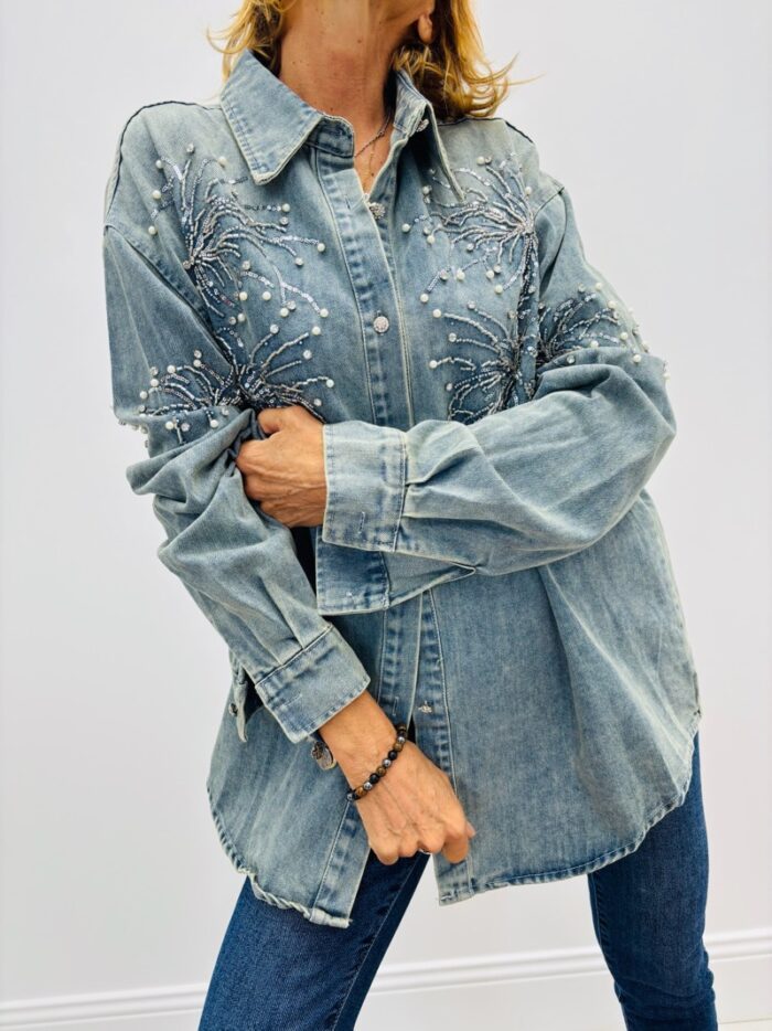 Chemise en Jean brodée perles – Image 1