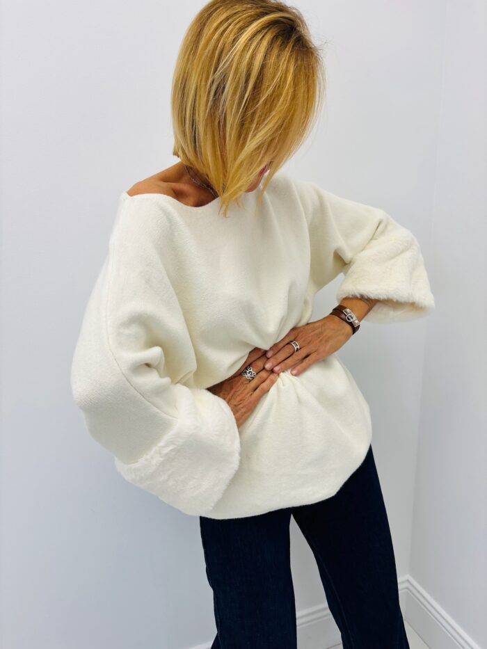 Pull doux en viscose – manches effet fausse fourrure – Marque VALENTYNE – Image 1
