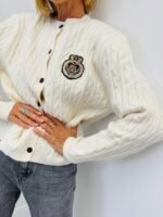 Gilet Torsadé avec écusson brodé – Image 5