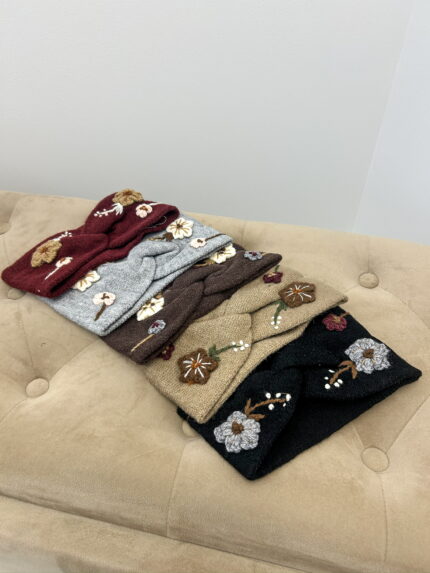 Bandeau Brodé en maille – Douceur et charme bohème