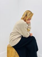 Pull Beige à Nœuds Sequins dorés – Esprit festif et chic LM LULU – Image 3