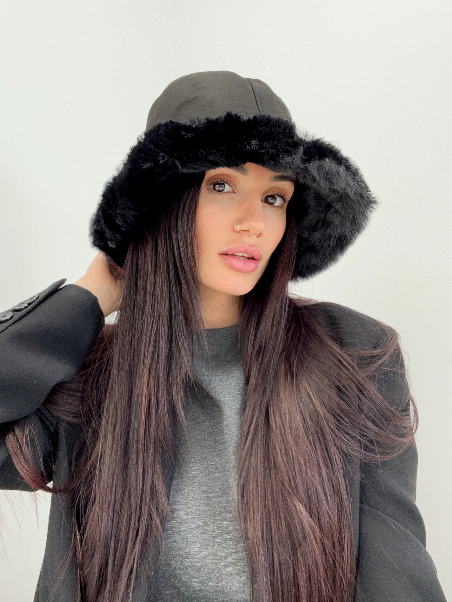 4C9E57F2-D686-4461-88BB-98C8E03580CD Bob en Suédine bordé de fausse fourrure – douceur et tendance hivernale – Image 1