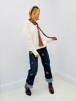 Pull 100 % laine col V avec foulard – Image 3