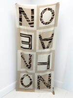 Écharpe Graphique imprimé lettres et motif léopard – style chic & moderne 100% viscose – Image 2