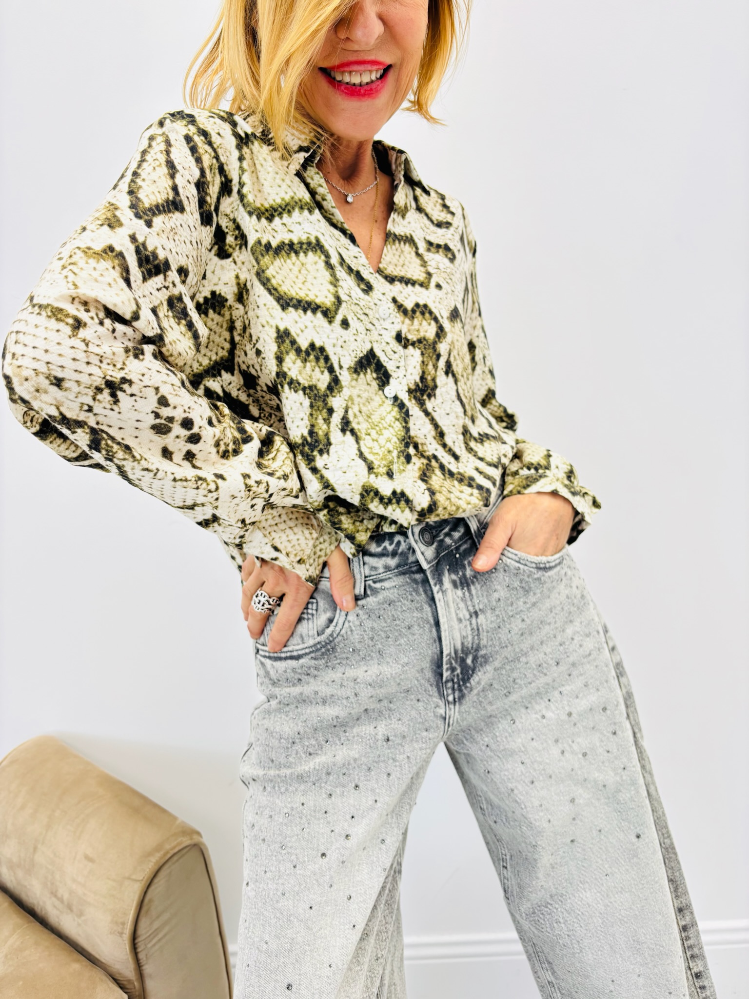 627E7211-DD0F-4718-86CE-6D5B4454DA59 Chemise Motif Python – Fluide, Mode & 75% Viscose – Image 1