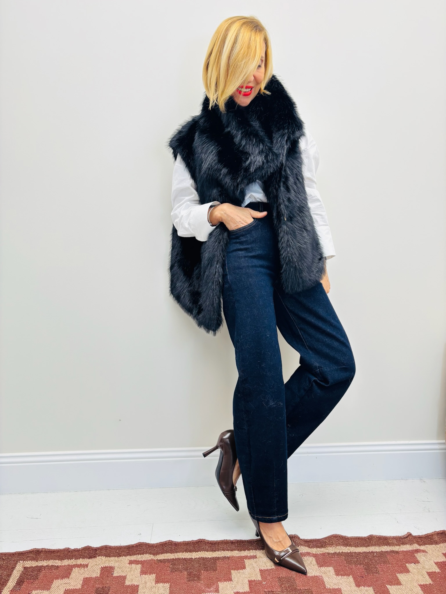 67D14543-6568-4958-844B-2FE8F5D31A02 Veste Sans Manches en fausse fourrure – Élégance cocoon italienne – Image 16