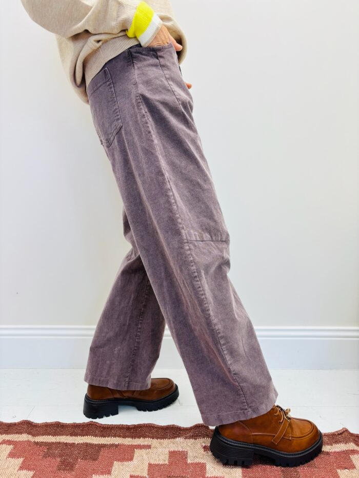 Pantalon en Velours Coupe Barrel – Image 2