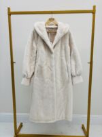 Manteau Long à Capuche en fausse fourrure – Image 3