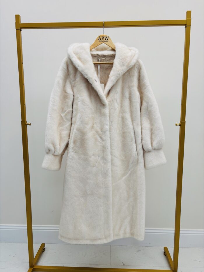 Manteau Long à Capuche en fausse fourrure – Image 3