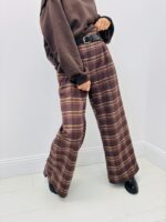 Pantalon Large à Carreaux – Esprit rétro chic signé VOGUE – Image 3