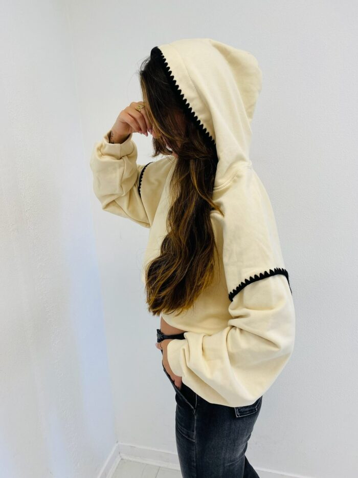 Pull à Capuche avec Finitions Contrastées – Image 3