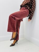 Pantalon en Velours côtelé à boutons dorés – esprit rétro chic – Image 5