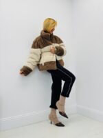 Veste fausse fourrure bicolore – Marque : JOEY & JOEY – Image 5