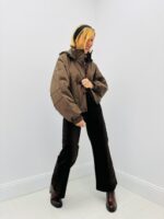 Doudoune Courte  – esprit urbain et silhouette moderne – Image 3