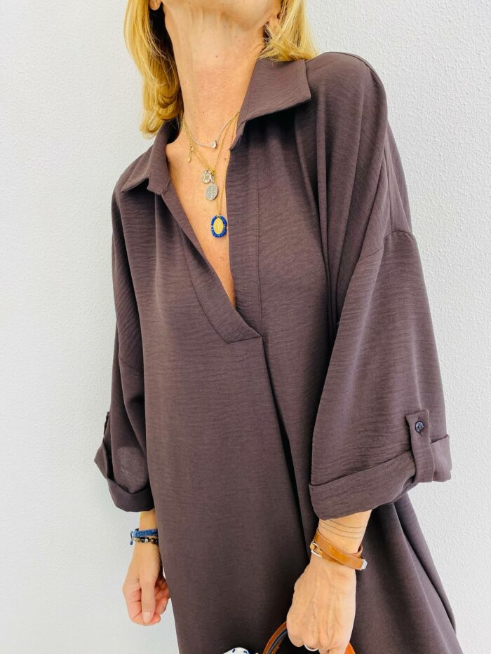 Robe Ample à col Chemise et Encolure en V – Image 1