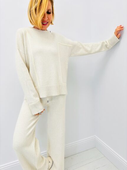 Pull Doux à Couture contrastée – Élégance minimaliste signée VALENTYNE