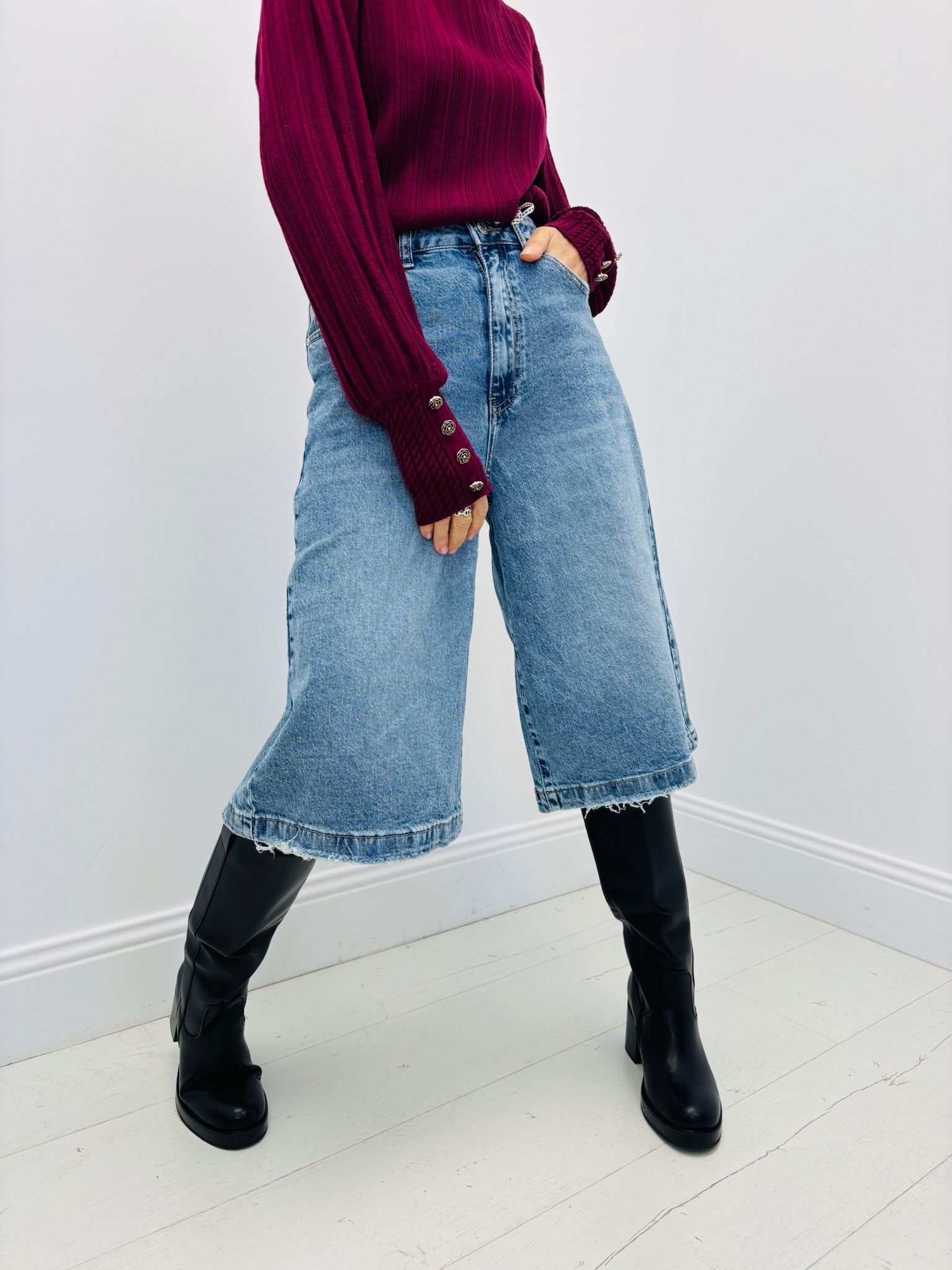 94F4E24C-790A-40D8-A317-56FCF4055193 Bermuda en Jean Délavé – Esprit casual chic – Image 1