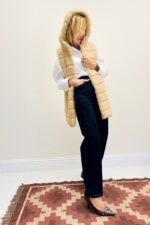 Gilet Sans Manches en fausse fourrure avec capuche – Image 3