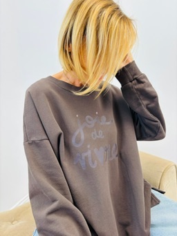 9F2B9601-6F92-40E4-BBD7-F18EF8CDB9F4_4_5005_c Pull Sweat 100 % coton “Joie de vivre” – Image 5