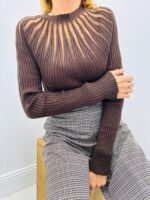 Pull Ajouré col Montant – Élégance & modernité