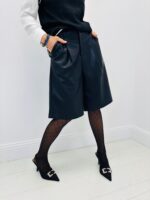 Bermuda en Simili Cuir – Élégance audacieuse et allure moderne