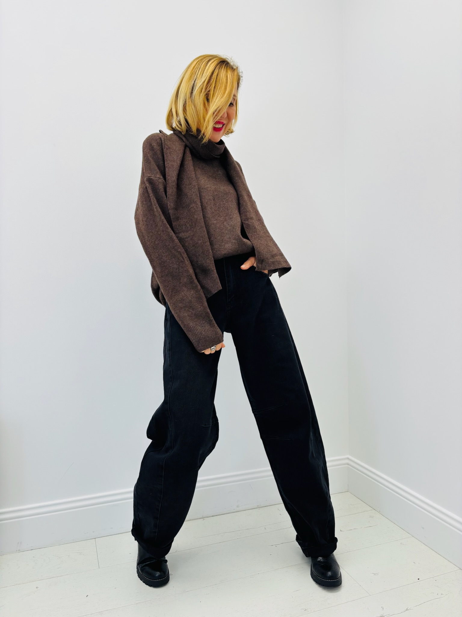 A721E540-8532-480F-BFE5-947C0F577AD2 Pull Doux avec écharpe intégrée – Esprit cocoon chic – Image 4