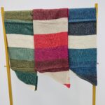 Écharpe à Larges Rayures – Douceur colorée et style intemporel