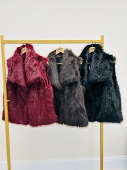 AAC25FE5-8CAA-45A1-897C-A8D66F104CD6_4_5005_c Veste Sans Manches en fausse fourrure – Élégance cocoon italienne – Image 3