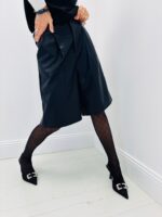 Bermuda en Simili Cuir – Élégance audacieuse et allure moderne – Image 3