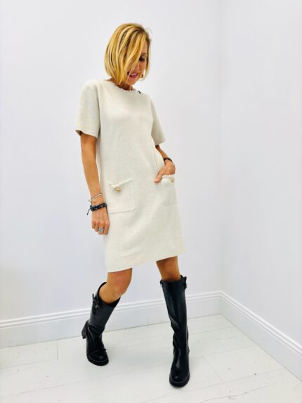 Robe Droite à poches bijoux – Élégance moderne signée VALENTYNE