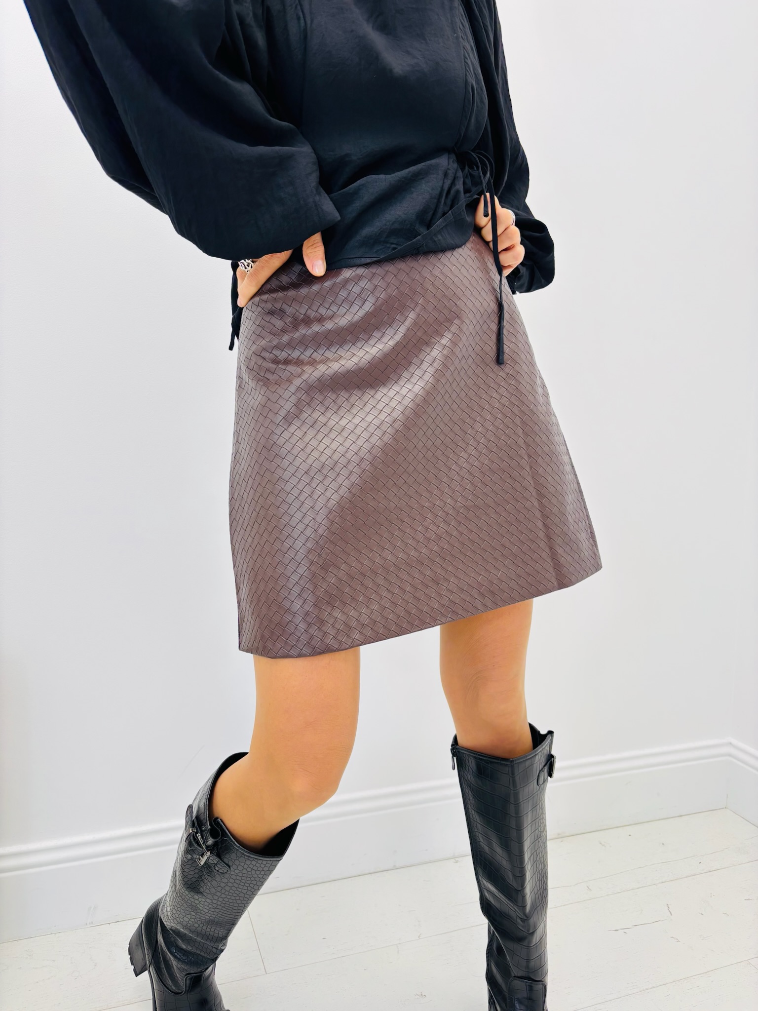 B4F17A9D-ED84-4C97-8F86-E9AD2F35F7ED Jupe Simili Cuir – Image 1