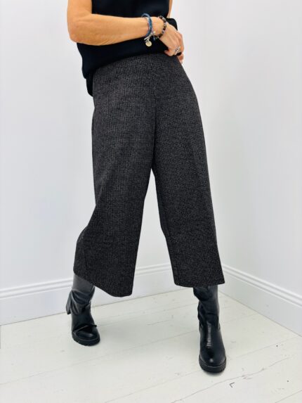 Bermuda Chic en maille fluide – Élégance décontractée signé EMA BLUES