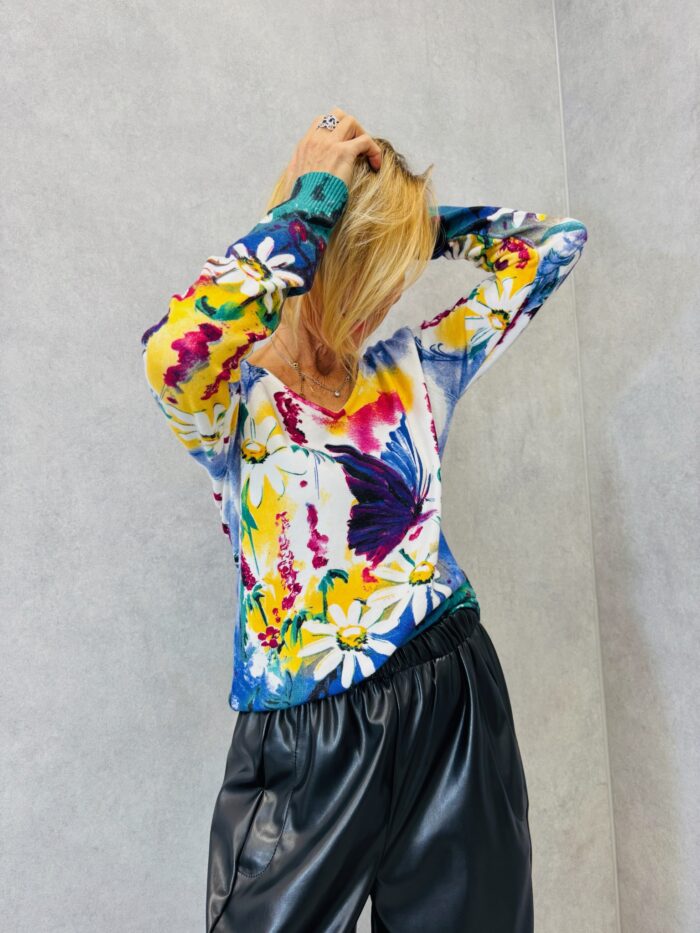 Pull Imprimé Fleurs et Papillons – Maille douce et éclatante – Image 1