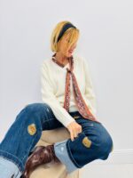 Pull 100 % laine col V avec foulard