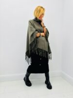 Poncho en Viscose à Franges – Marque VALENTYNE – Image 8
