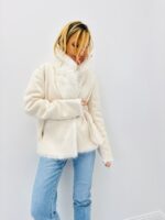 Veste Réversible effet fourrure – modèle par FREDA
