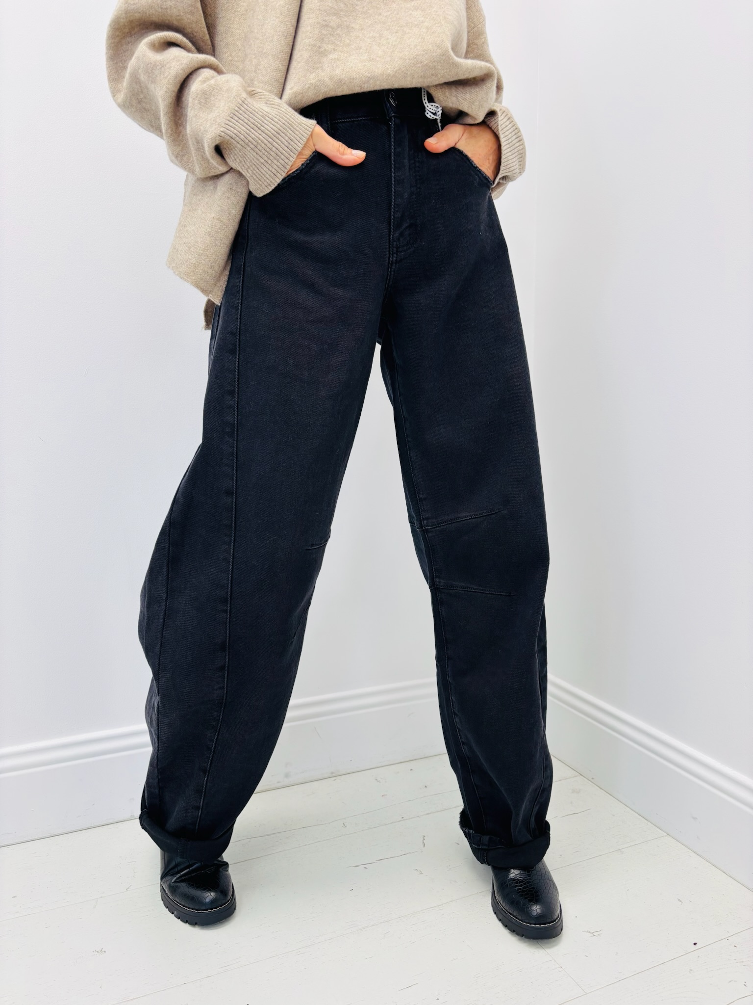 CA980803-BF9C-4581-81EE-0C7DE034E3AB Jean Barrel fit – Esprit contemporain & confort absolu – Image 1