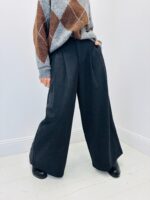 Pantalon à Pinces large – Élégance minimaliste et confort chic – Image 4